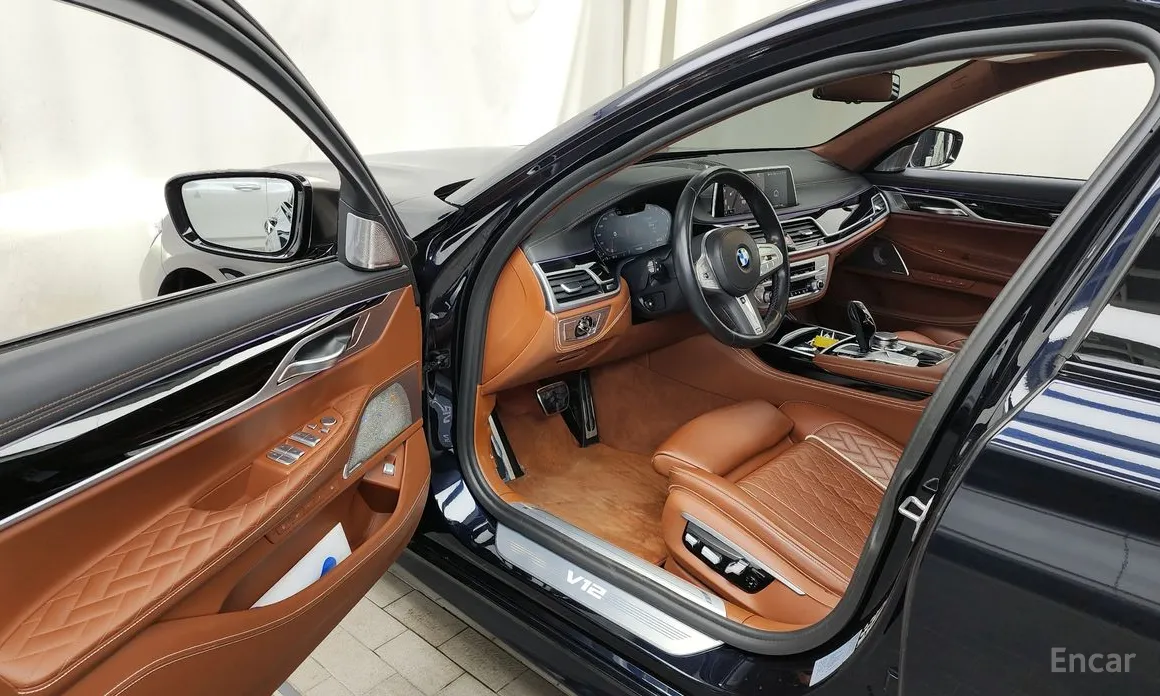 Фото 10 - BMW 7 Series