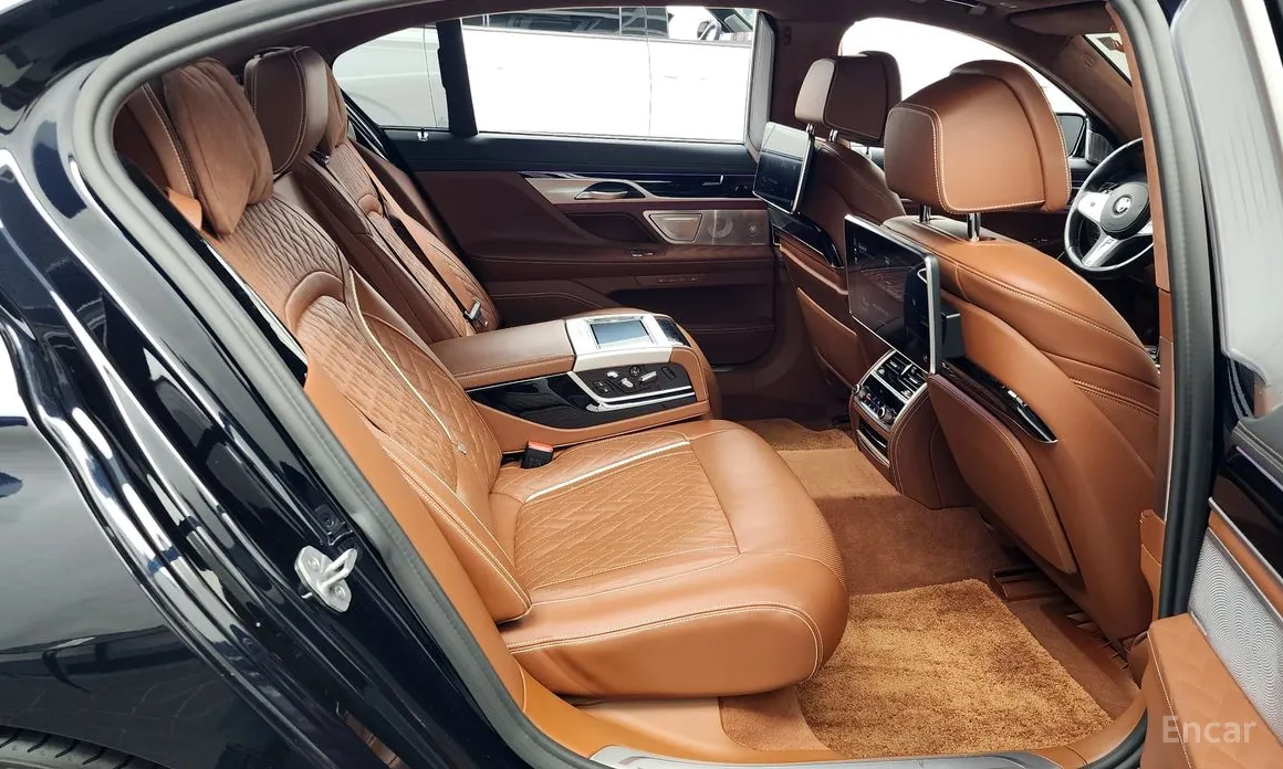 Фото 12 - BMW 7 Series