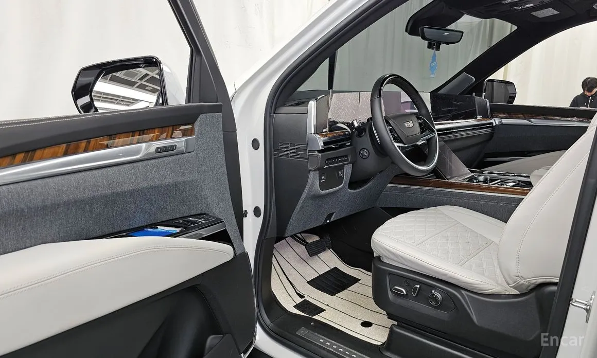 Фото 10 - Cadillac Escalade