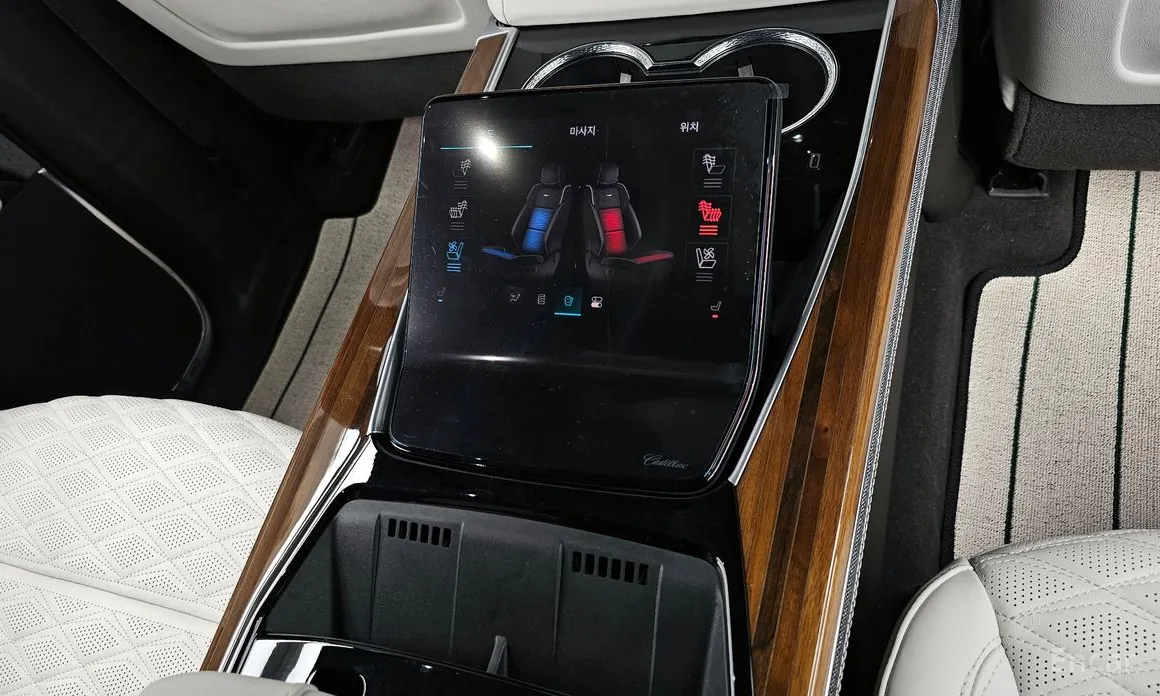 Фото 18 - Cadillac Escalade