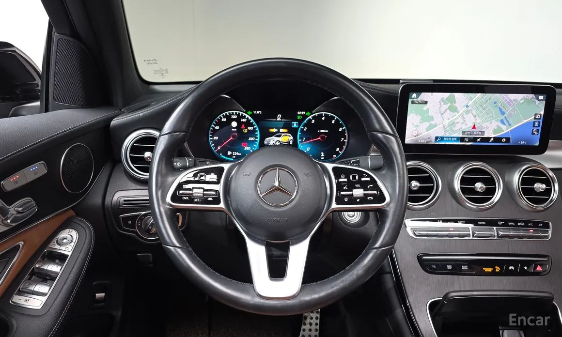 Фото 13 - Mercedes-Benz GLC-Class