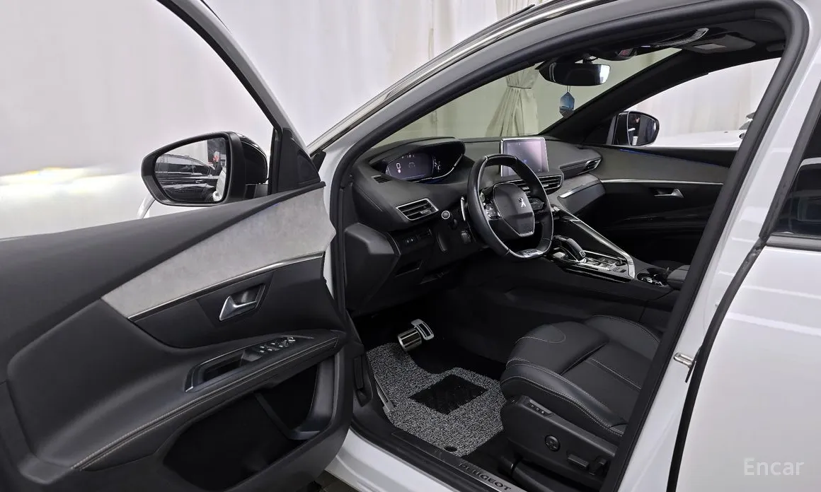 Фото 10 - Peugeot 5008