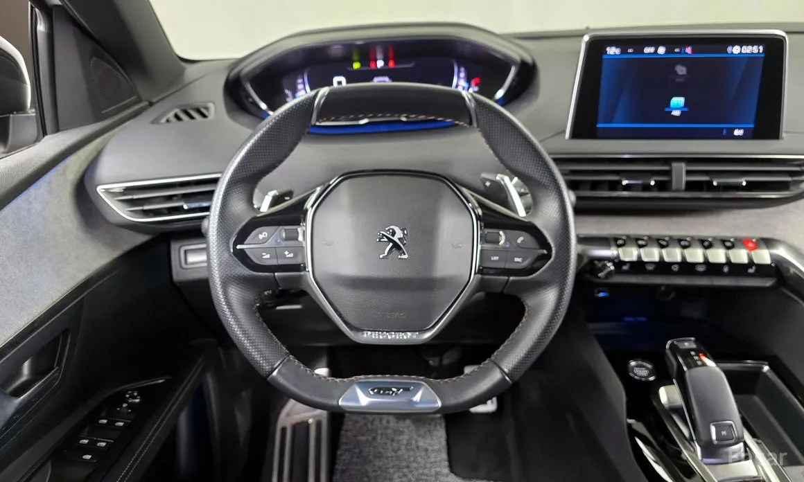 Фото 13 - Peugeot 5008