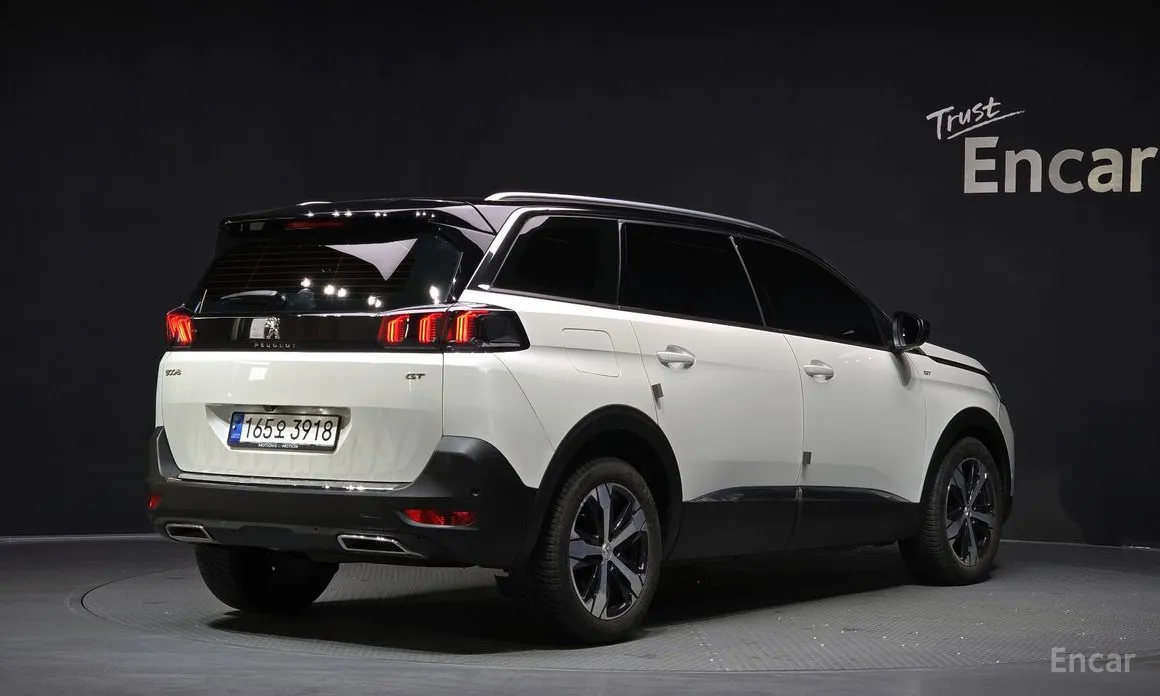 Фото 2 - Peugeot 5008