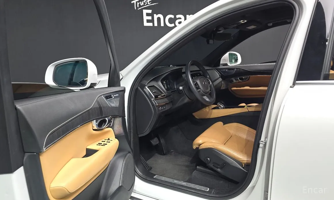 Фото 10 - Volvo XC90