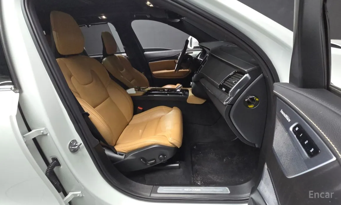 Фото 11 - Volvo XC90