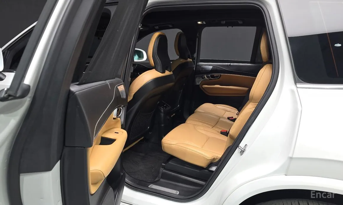 Фото 12 - Volvo XC90