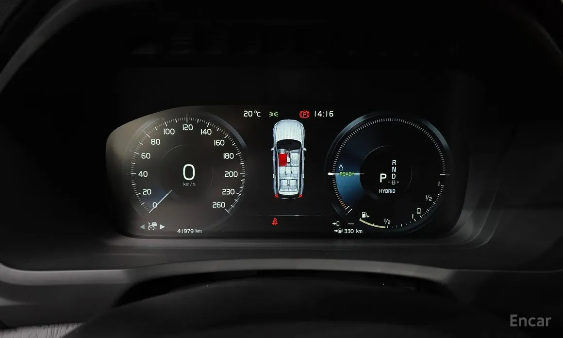 Фото 8 - Volvo XC90