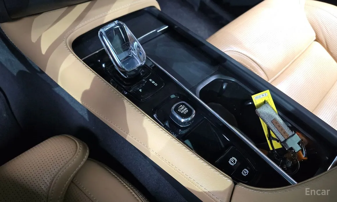 Фото 9 - Volvo XC90