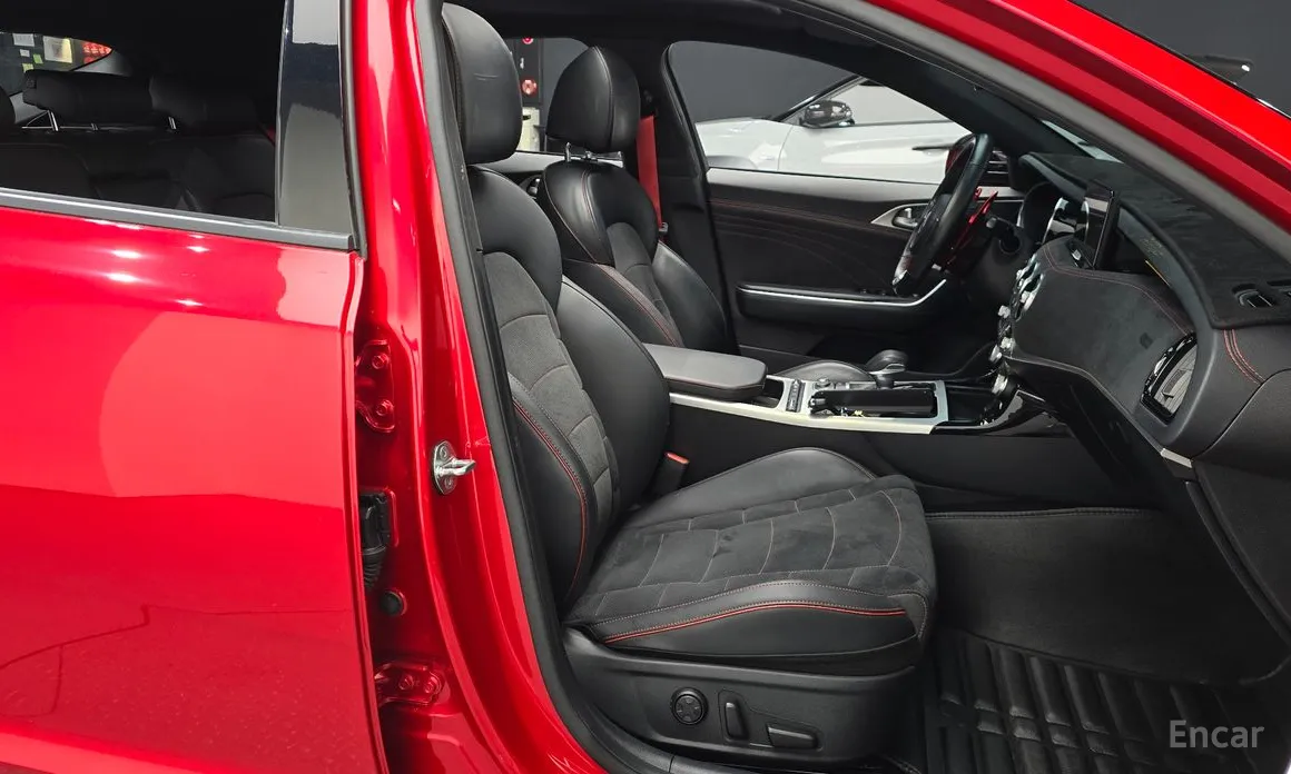 Фото 10 - Kia Stinger