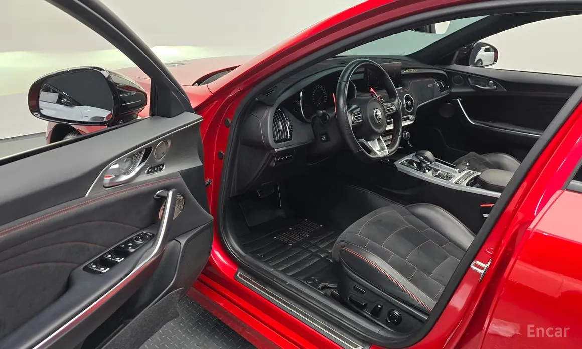 Фото 11 - Kia Stinger