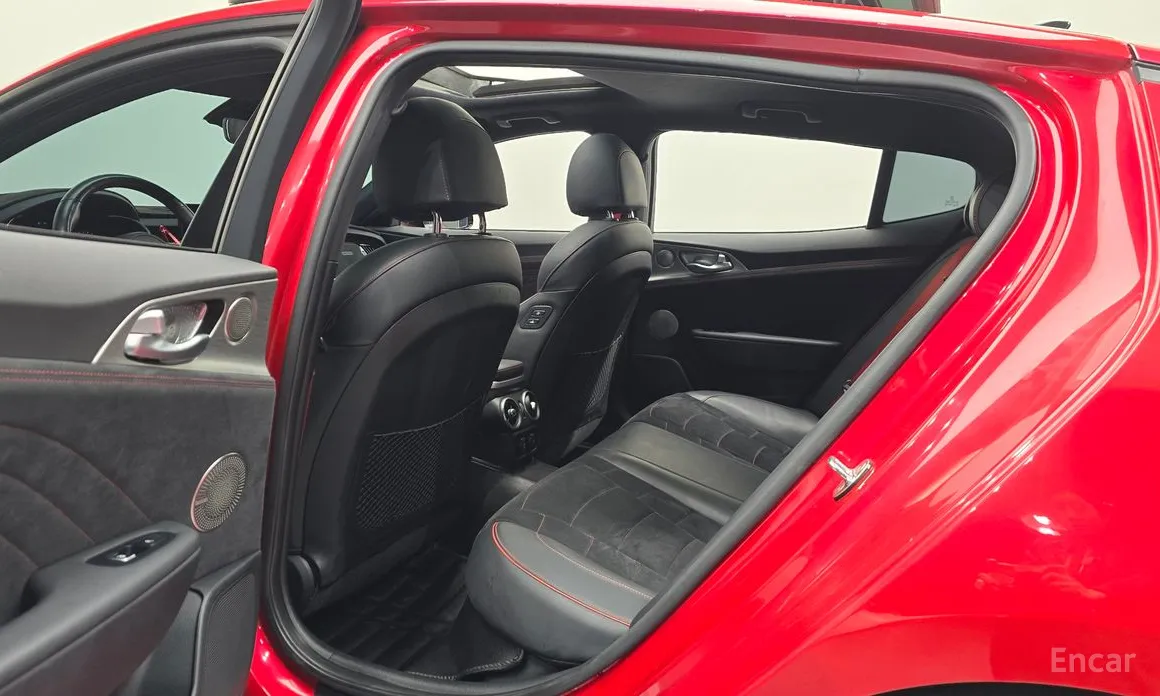 Фото 12 - Kia Stinger