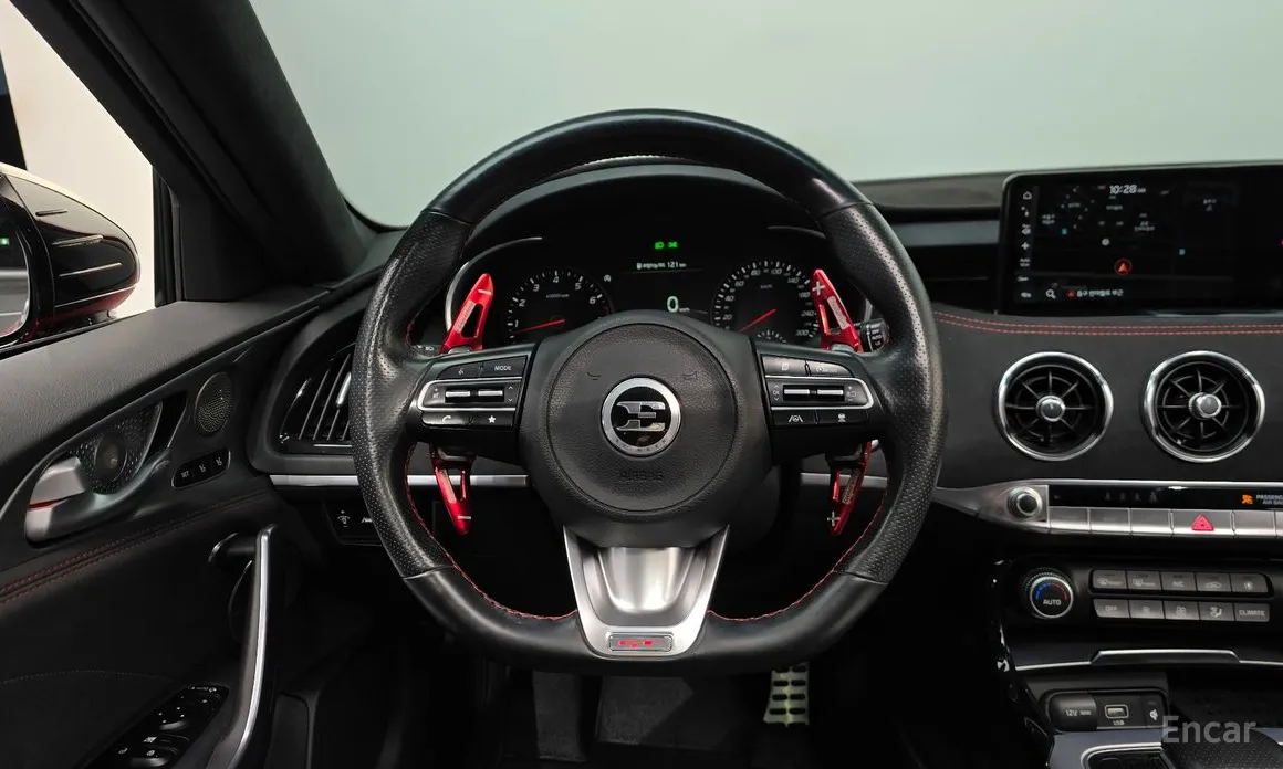 Фото 13 - Kia Stinger