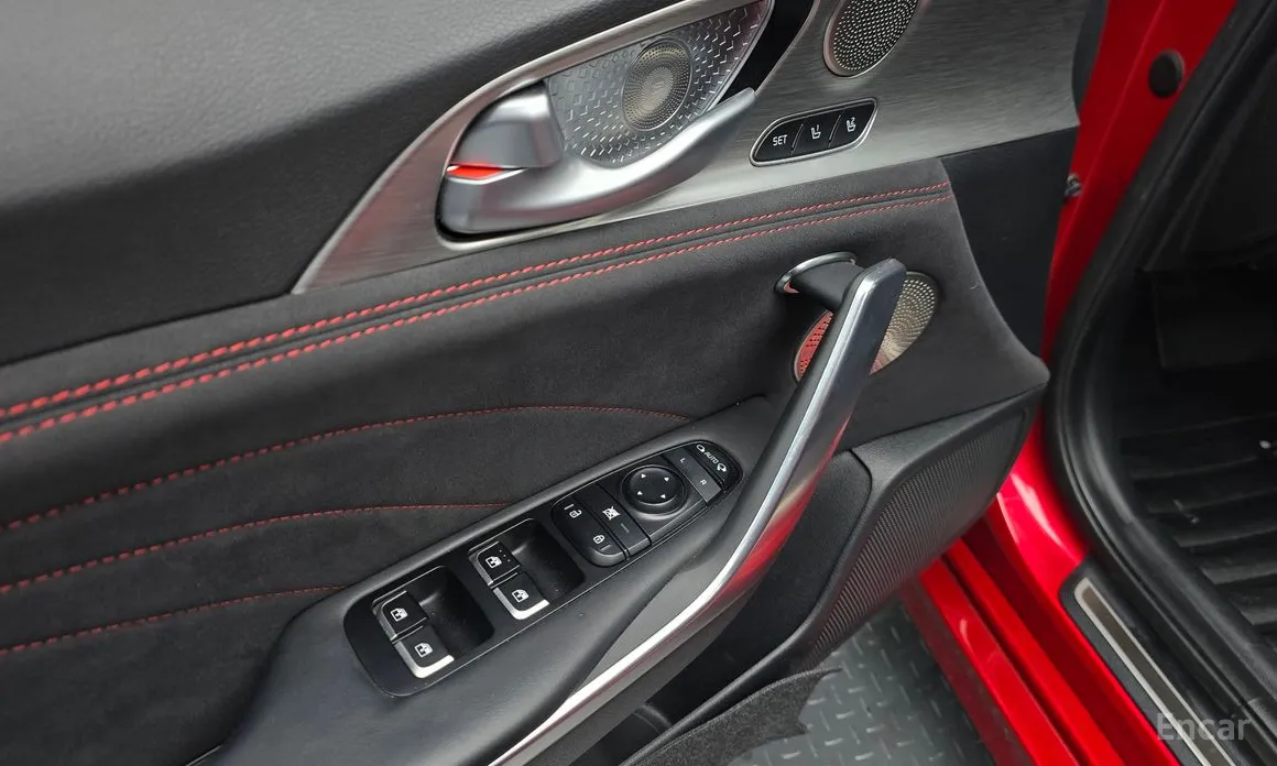 Фото 17 - Kia Stinger