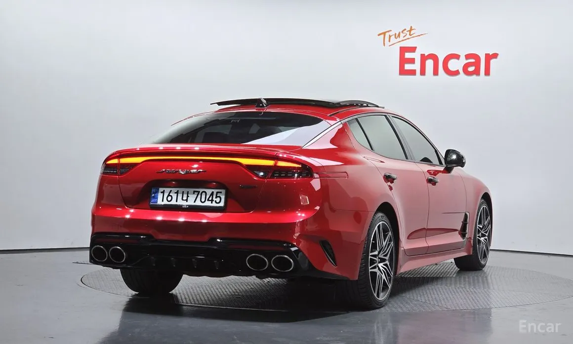 Фото 2 - Kia Stinger