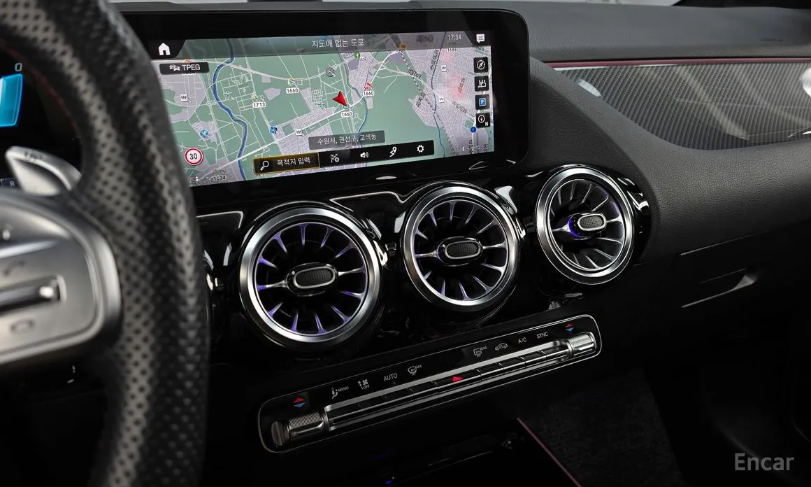 Фото 14 - Mercedes-Benz GLA-Class