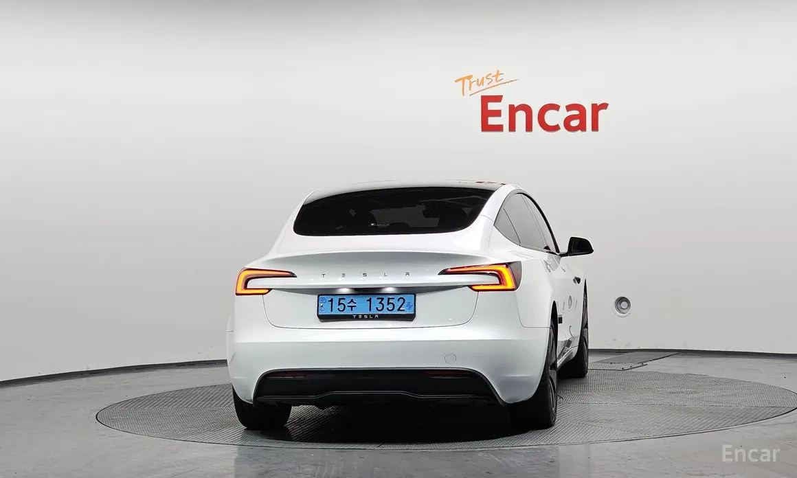 Фото 4 - Tesla Model 3