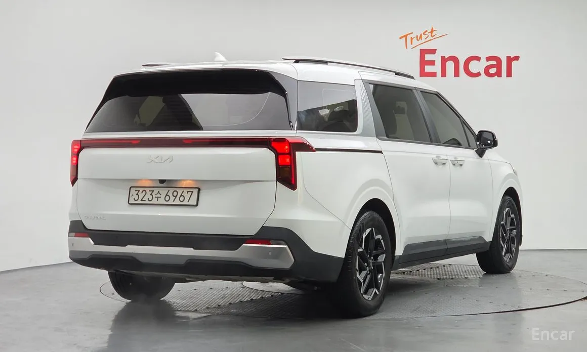 Фото 2 - Kia Carnival