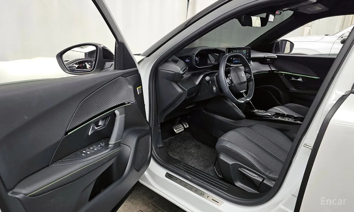 Фото 10 - Peugeot 2008