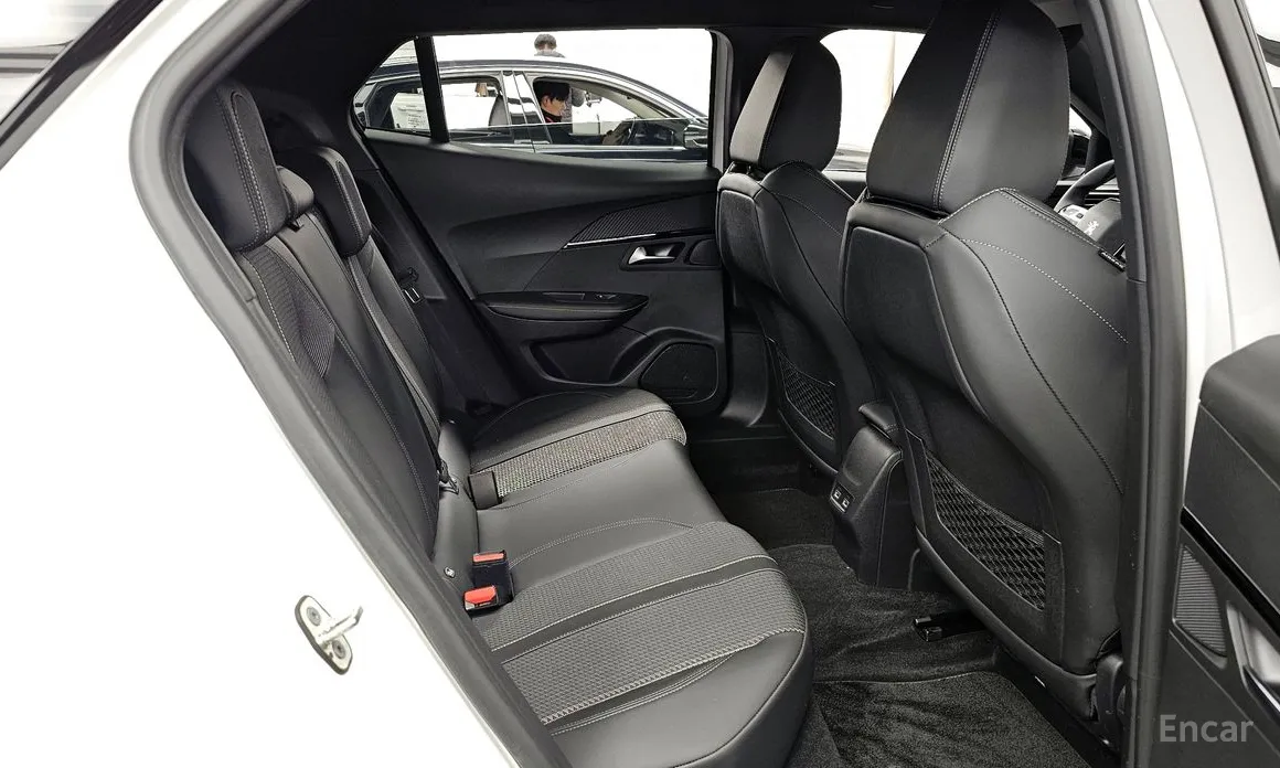 Фото 12 - Peugeot 2008