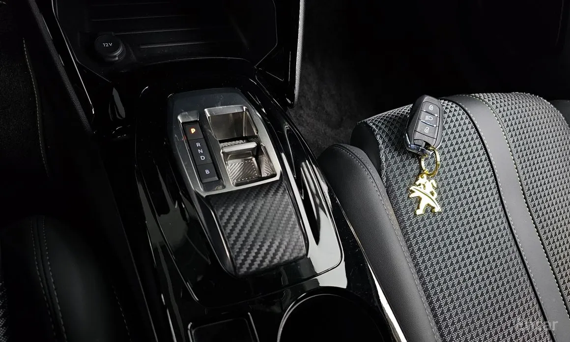 Фото 9 - Peugeot 2008