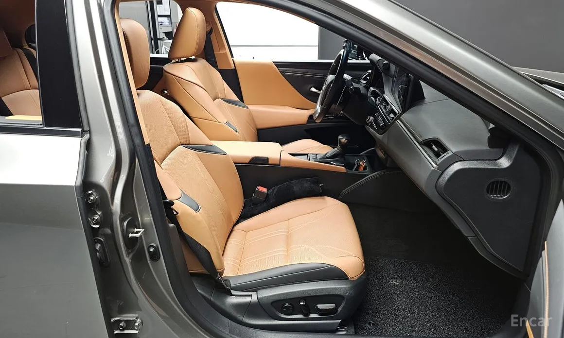 Фото 10 - Lexus ES