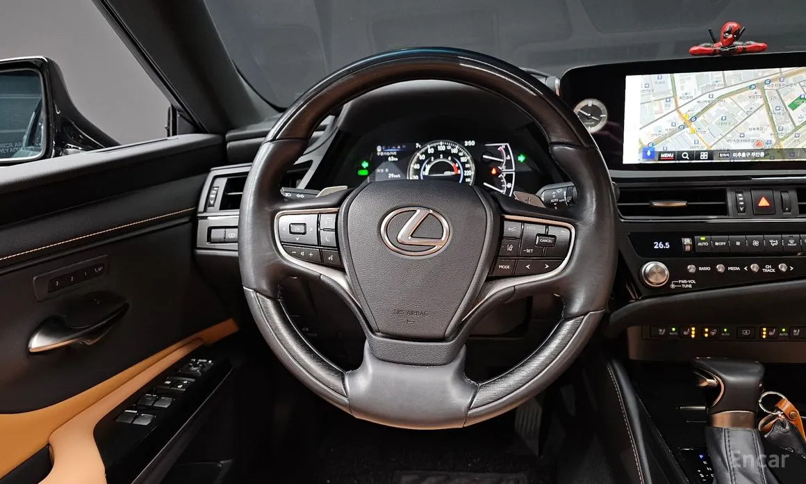 Фото 13 - Lexus ES