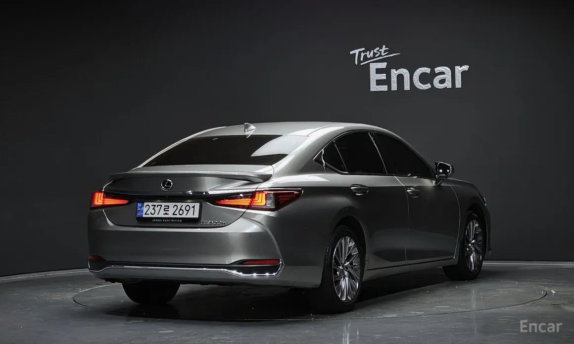 Фото 2 - Lexus ES