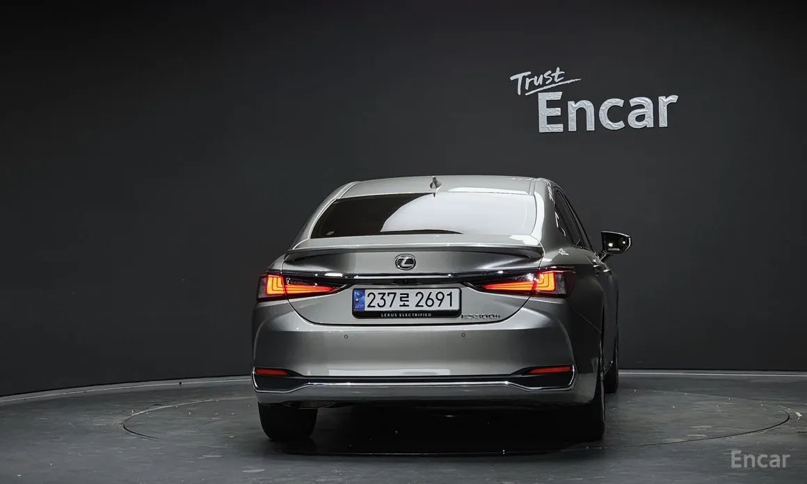 Фото 4 - Lexus ES