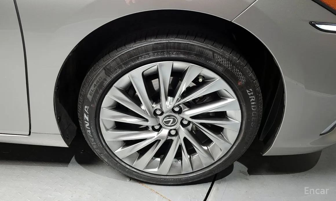 Фото 5 - Lexus ES