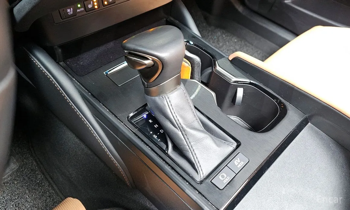 Фото 9 - Lexus ES