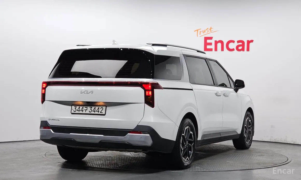 Фото 2 - Kia Carnival