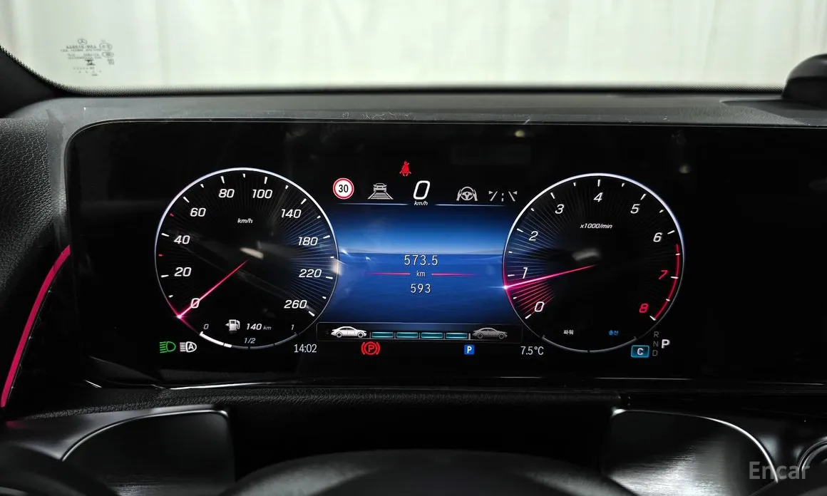 Фото 8 - Mercedes-Benz GLB-Class