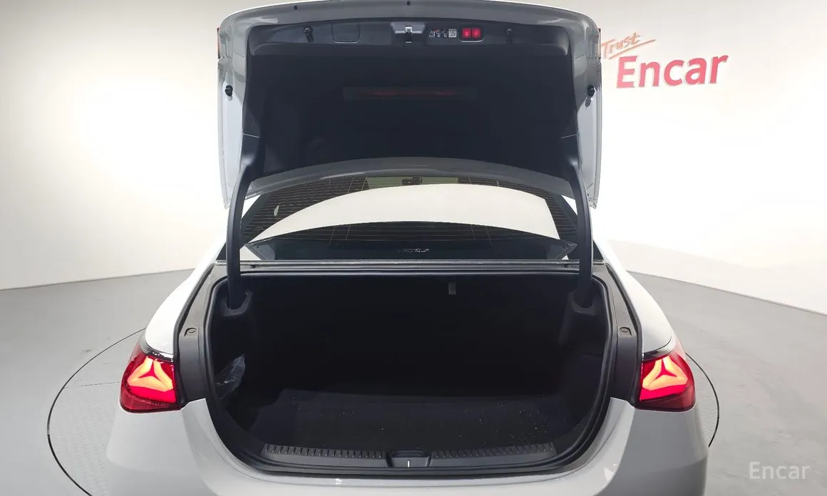 Фото 20 - Mercedes-Benz E-Class