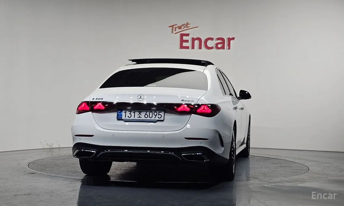 Фото 4 - Mercedes-Benz E-Class