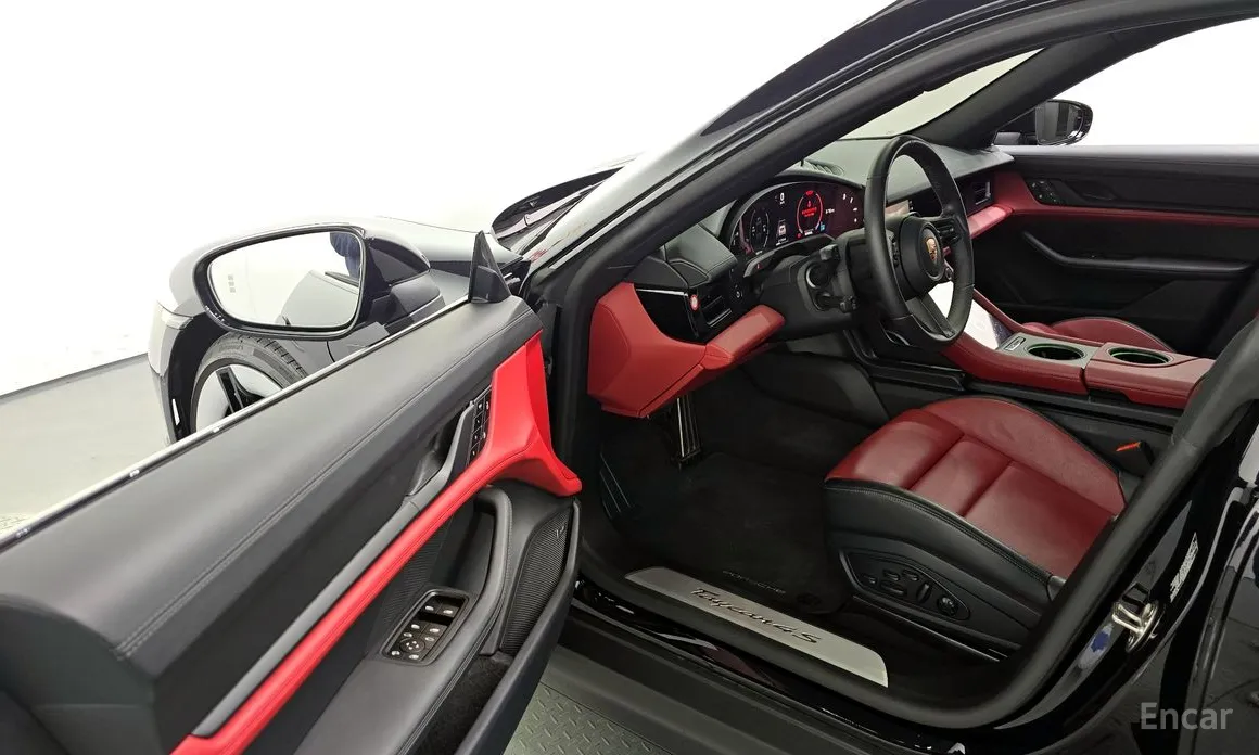 Фото 10 - Porsche Taycan