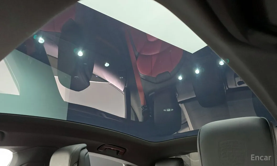 Фото 18 - Porsche Taycan