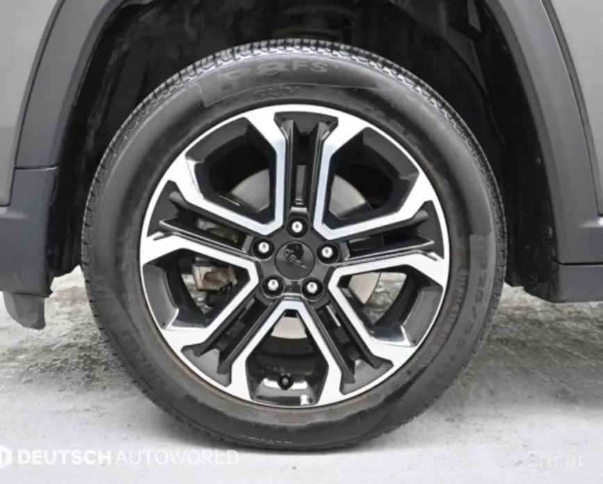 Фото 5 - Jeep Compass