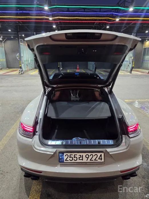 Фото 17 - Porsche Panamera