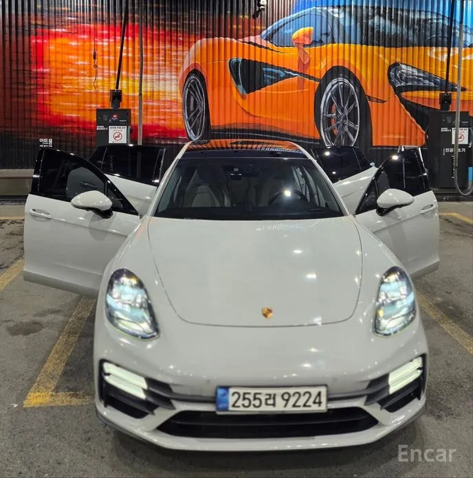 Фото 3 - Porsche Panamera