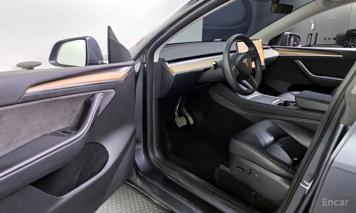 Фото 10 - Tesla Model Y