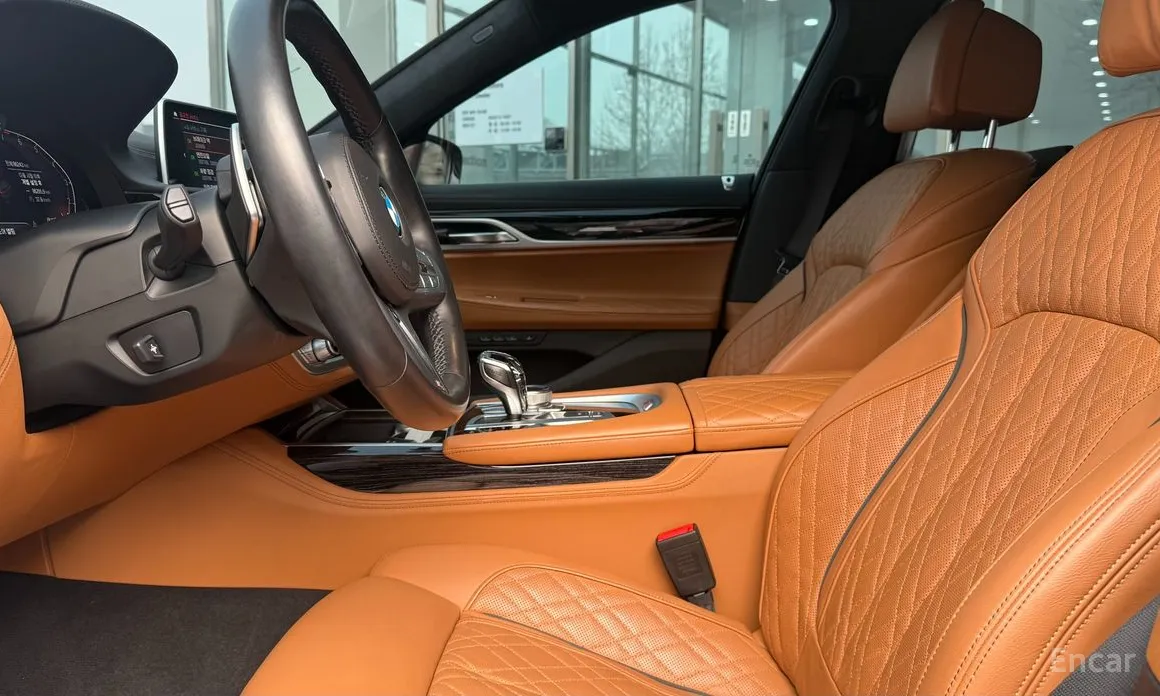 Фото 10 - BMW 7 Series