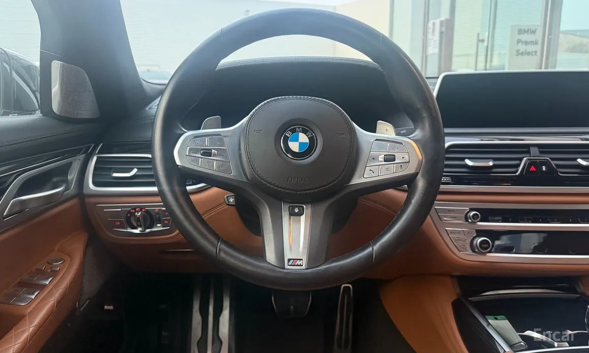 Фото 13 - BMW 7 Series