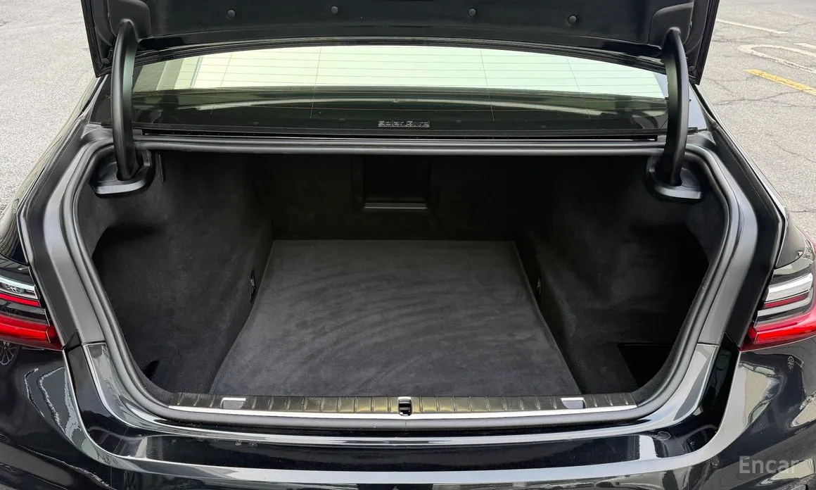 Фото 15 - BMW 7 Series