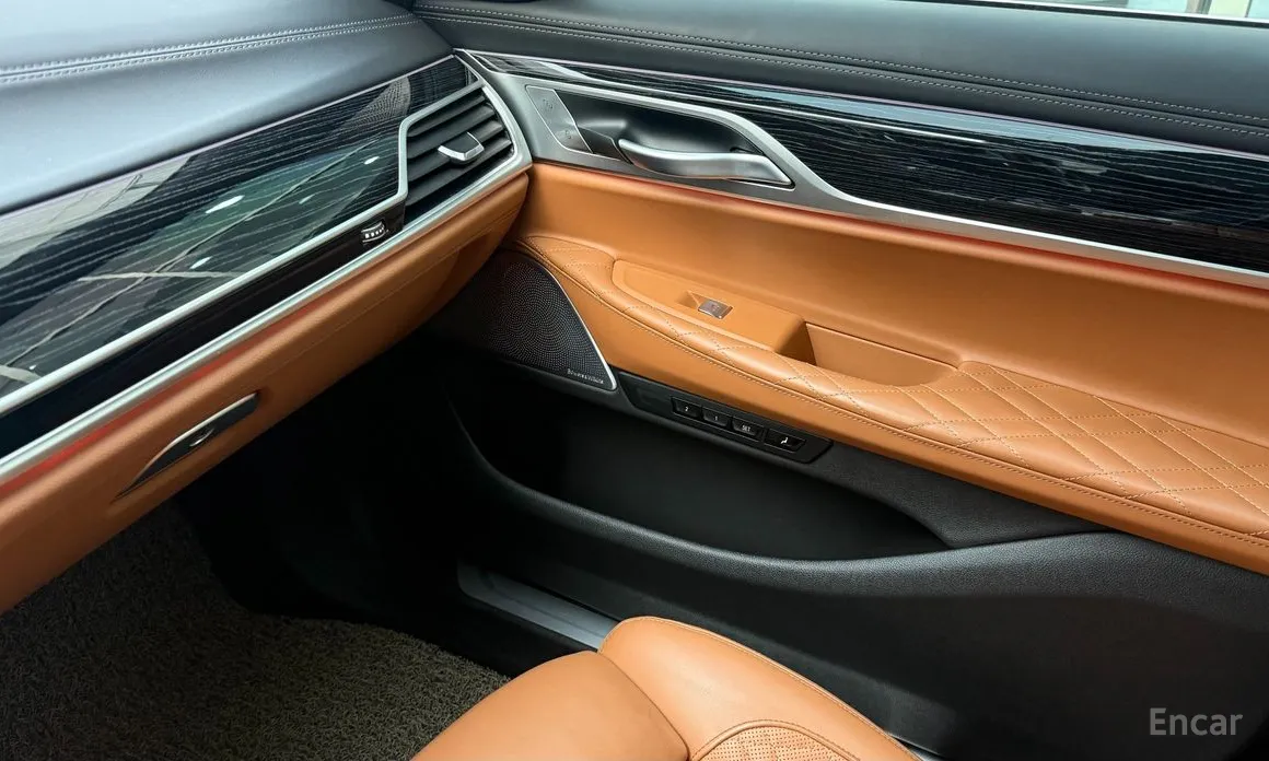 Фото 17 - BMW 7 Series