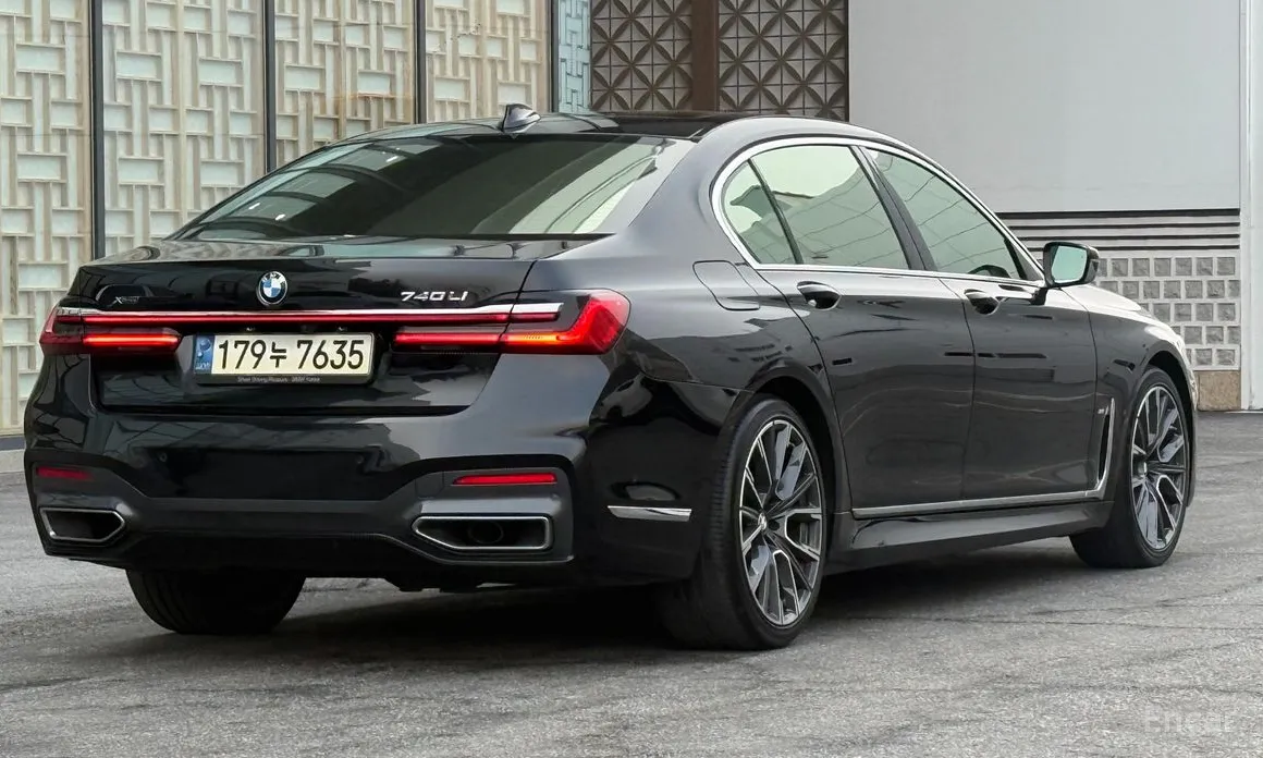 Фото 2 - BMW 7 Series