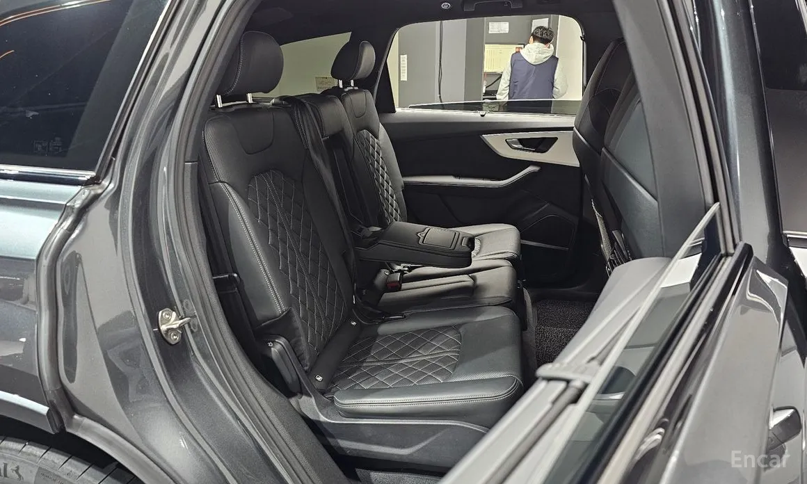 Фото 12 - Audi Q7