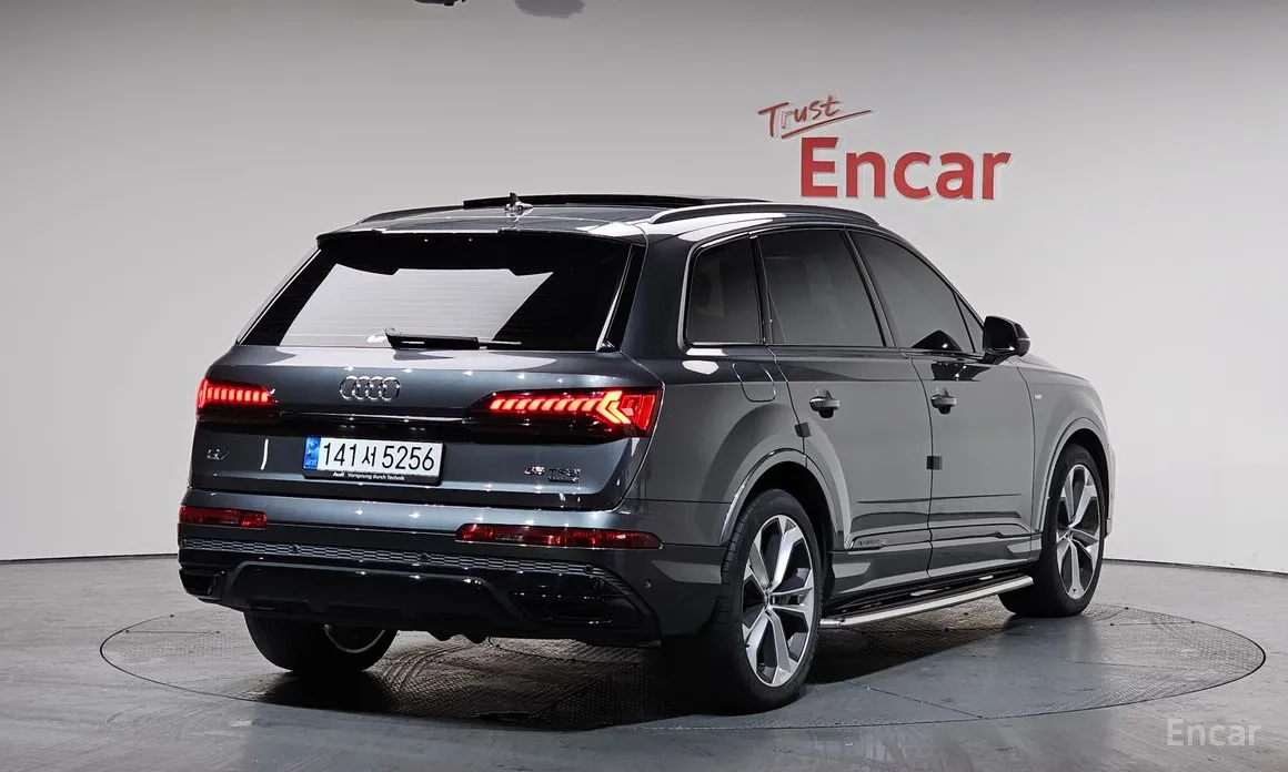 Фото 2 - Audi Q7