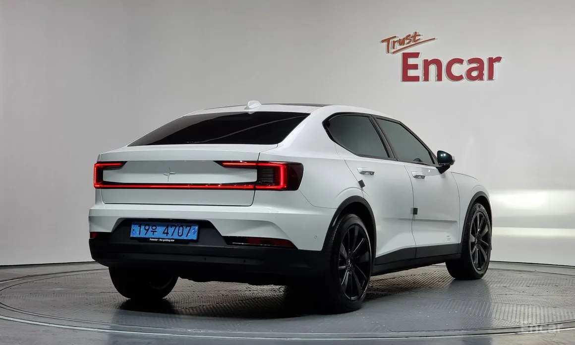 Фото 2 - Polestar 2