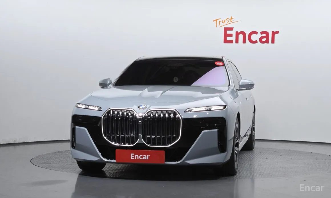 Фото 3 - BMW 7 Series